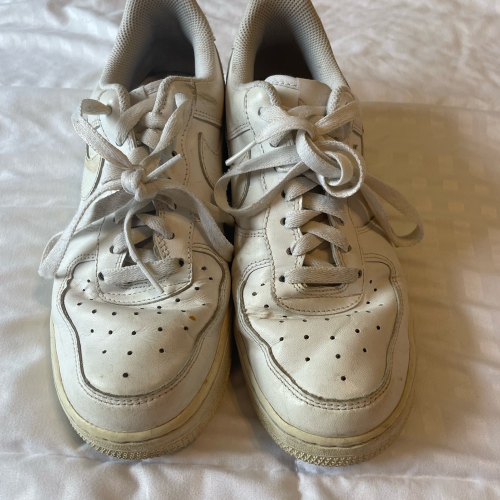 AF1: Nike White Athletic Sneakers used